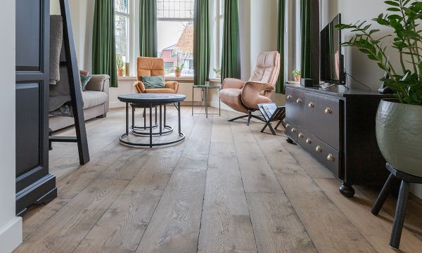 De warmte van een houten vloer