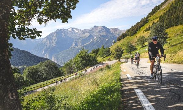 Vrije baan voor fietsers: ontdek Tour de France-legendes in het hart van Isère