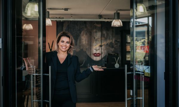 Beautysalon GLAM: Jouw huid in de schijnwerpers