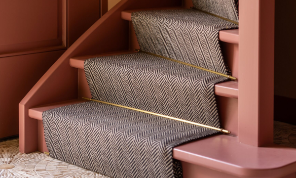 Waarom een traploper verrassend goed past in moderne woningen