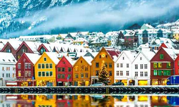 Van Rotterdam naar de Lofoten - Noorse Fjorden onder het Noorderlicht