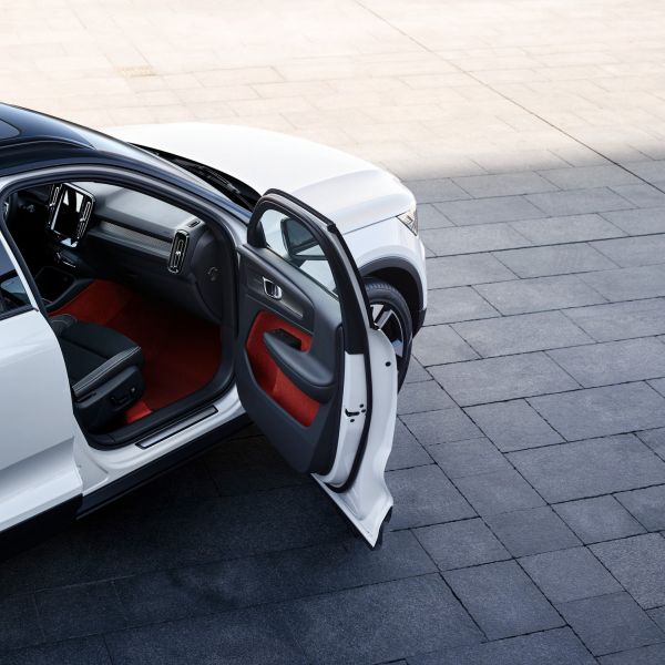 Nieuwe Volvo XC40 Recharge T4 Plug-in hybrid compleet uitgerust 1