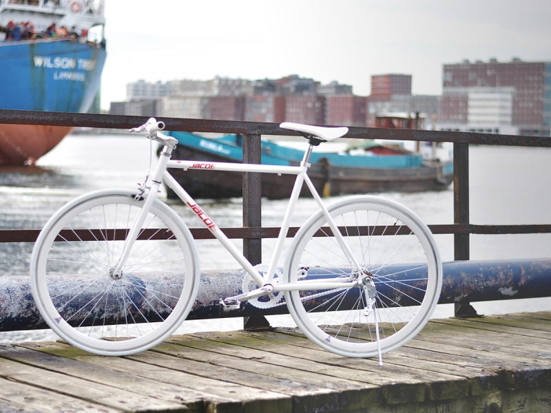 JACOB_allwhite_€299_3_BEW