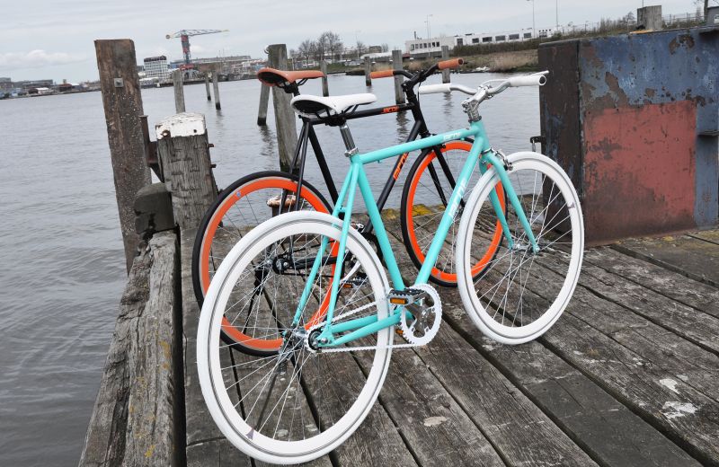 JACOB_Black_Mintgreen_€299